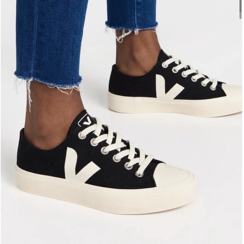 FINAL PRICE Veja NWOB women’s 11 men’s 9 wata low top canvas sneakers navy blue